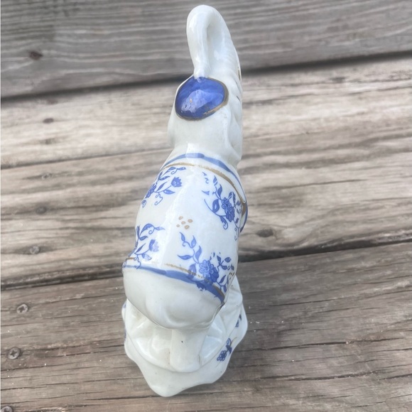 VINTAGE GOOD LUCK ELEPHANT DANCING ‘TRUNK UP’ FIGURE STATUE WHITE & BLUE - Picture 3 of 7